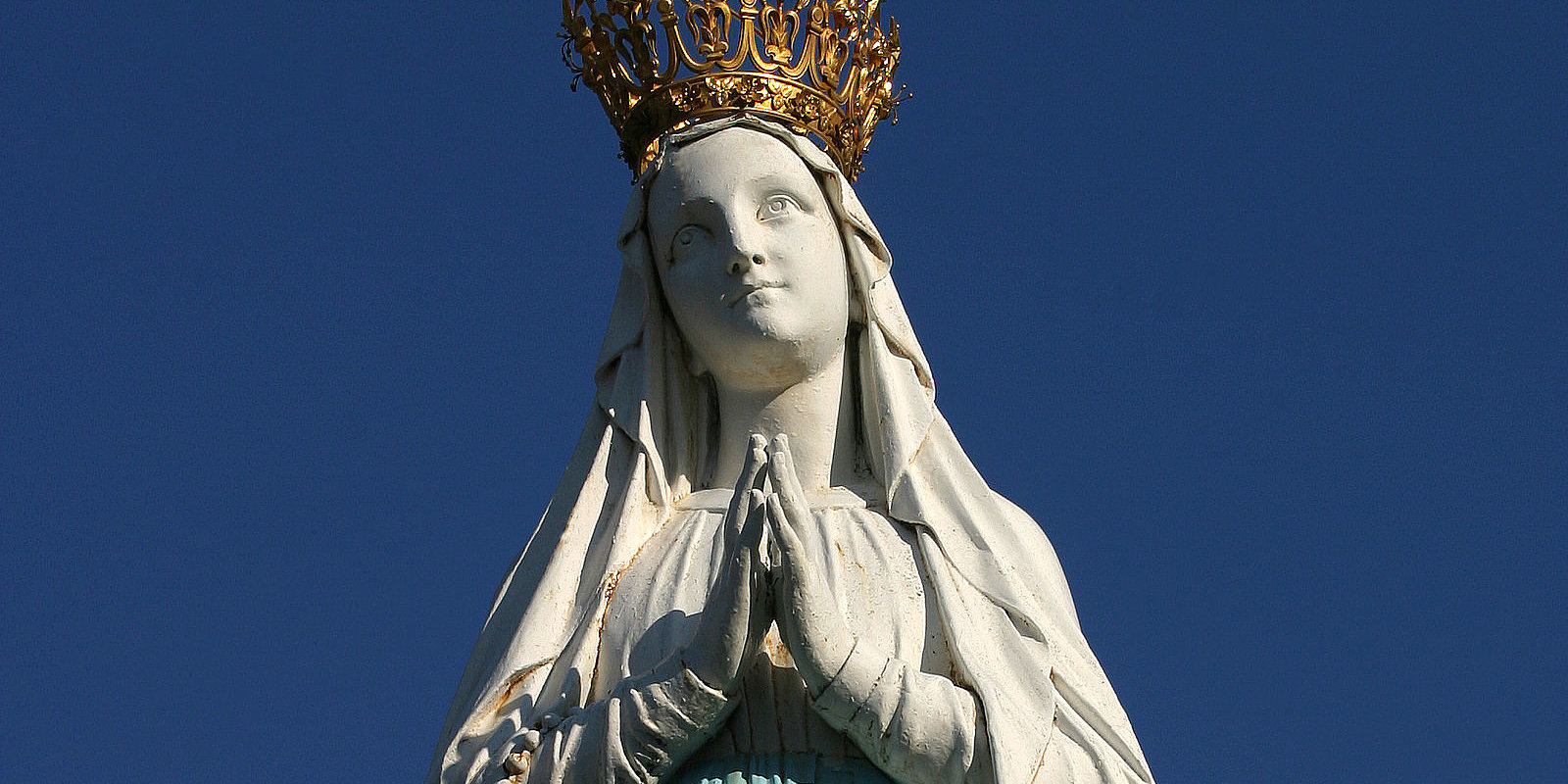 Guéri miraculeusement, il érige une chapelle en hommage à la Vierge Marie