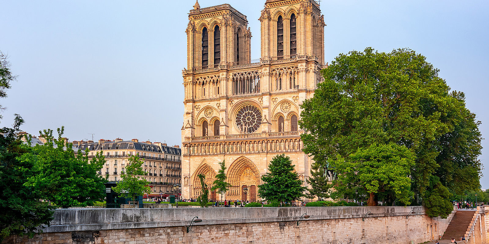 1000 raisons de croire : Abonnez-vous pour découvrir la réouverture de Notre-Dame de Paris